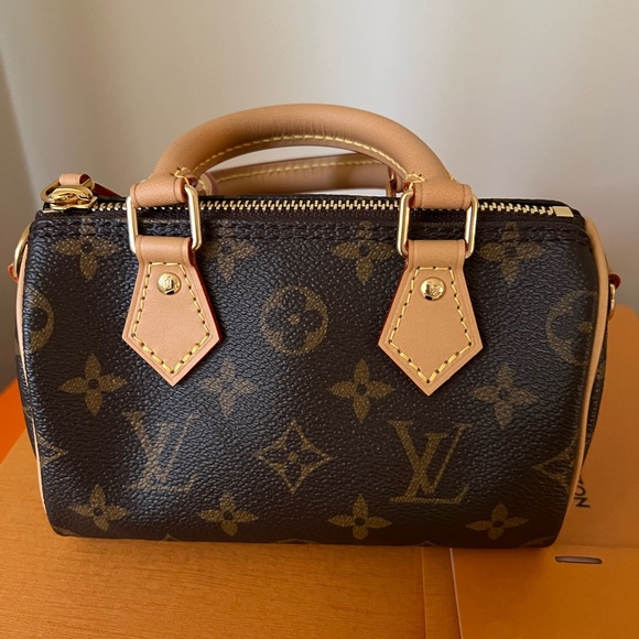 LOUIS VUITTON
Monogram Nano Speedy Bandouliere - Picture 5 of 16